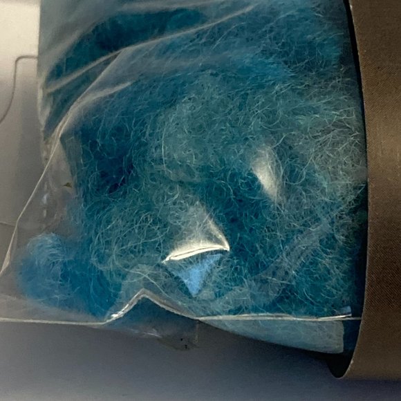 24 Dimensions FeltWorks 100% Wool Turquoise Curly Roving 0.25oz Needle Felting - Picture 5 of 15